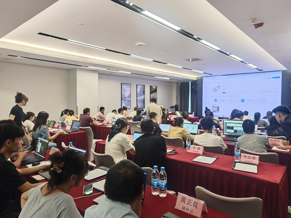 【福临门恒温门窗】聚势腾飞2025破局者峰会6